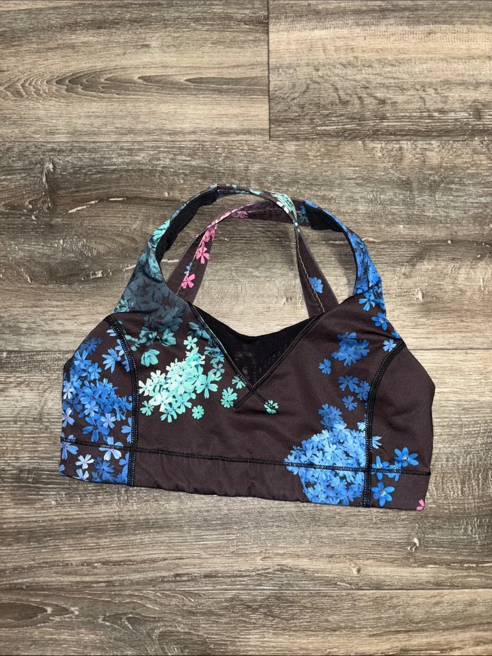 Lululemon Floral Crisscross Sports Bra in Black, sz 6
